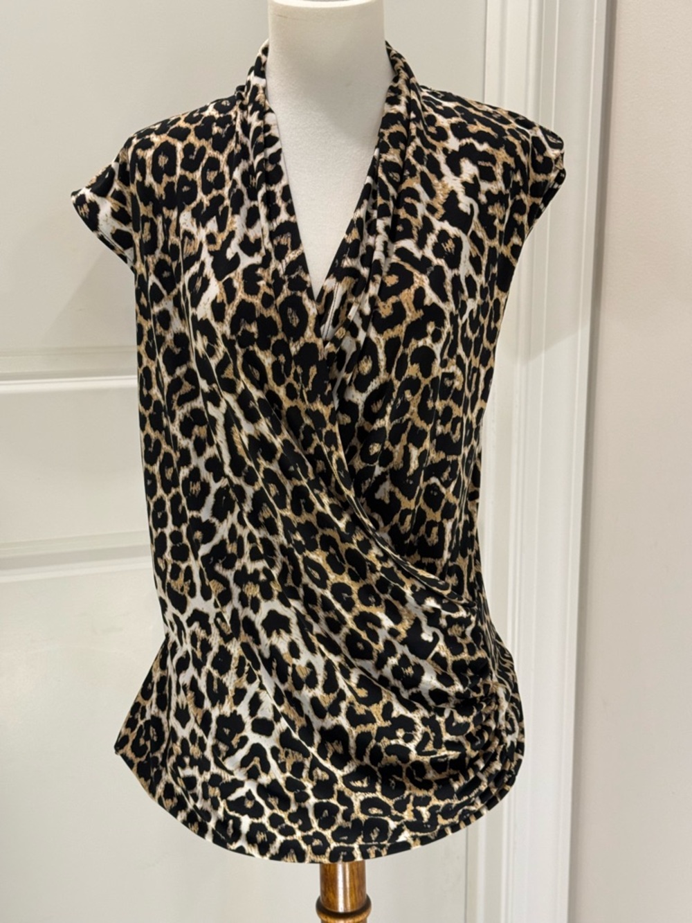 Chaus Leopard Print Sleeveless Drape Neck Top  Animal Print Sleeveless SZ L - Picture 5 of 11